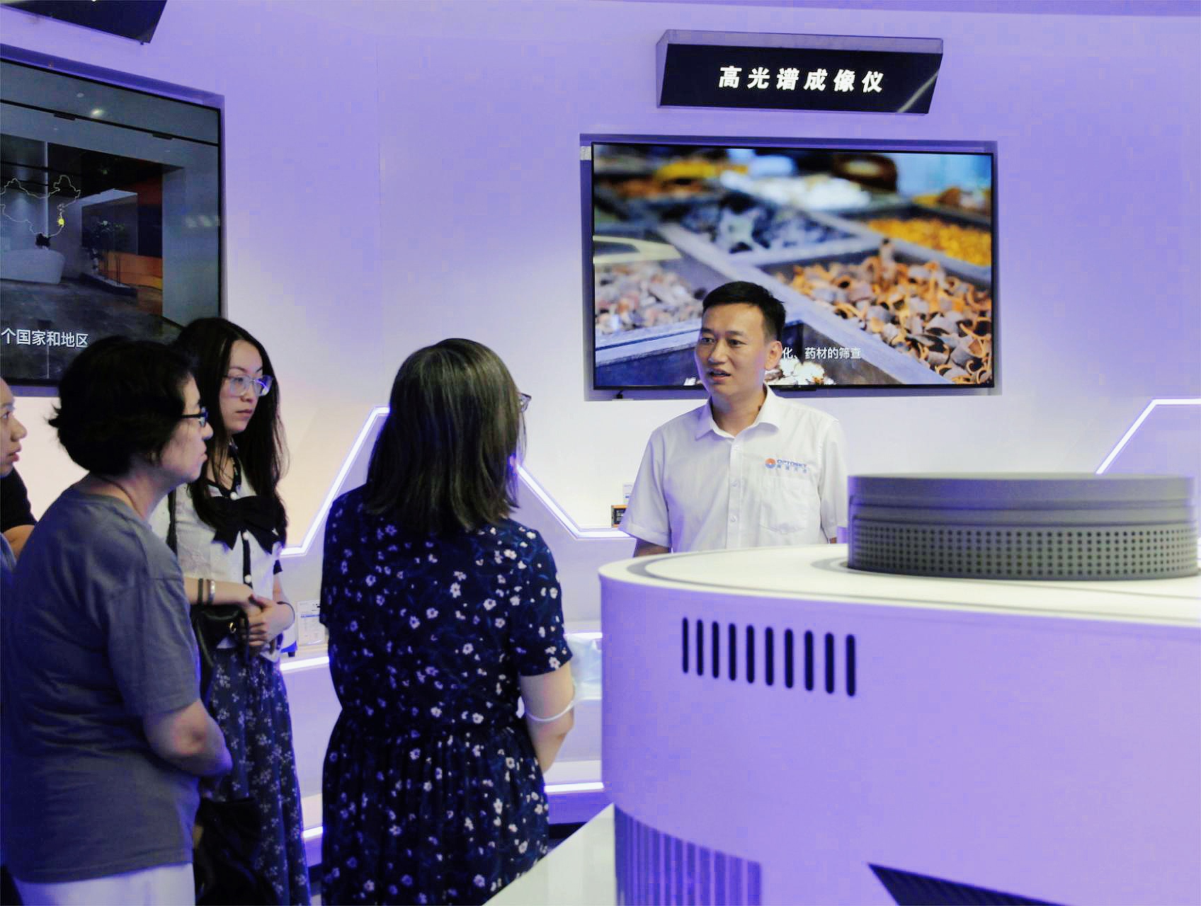 国际交流丨金砖国家代表团一行访问奥谱天成·集团总部(图6) lQDPJxUEa0QXoMPNBQDNBqCwK63mrA2_ejUGk8Bfli3qAA_1696_1280.jpg